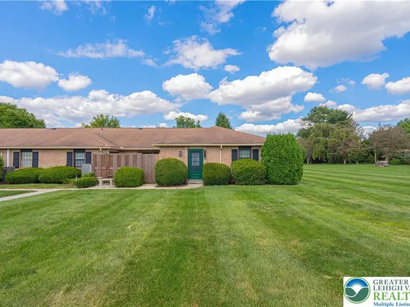 2771 Rolling Green Pl, Macungie, PA 18062