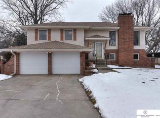 210 Fenwick Cir, Papillion, NE 68046