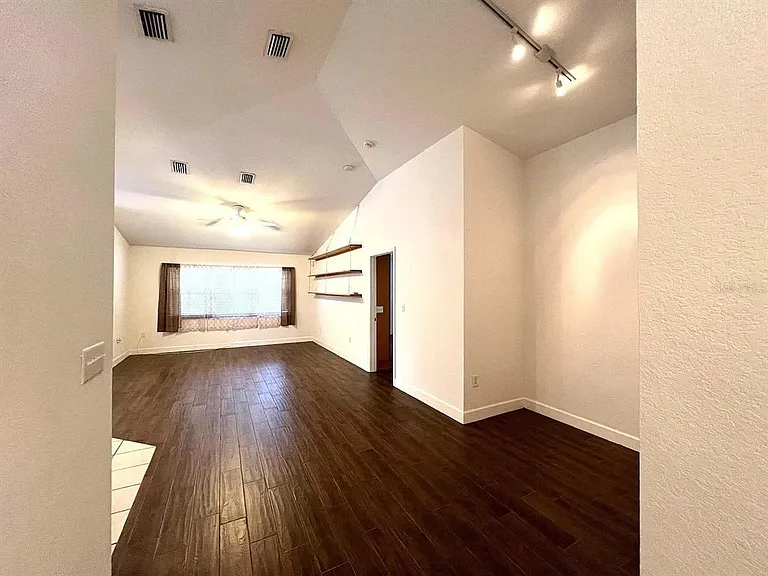 1485 Donegan Rd — Photo 5