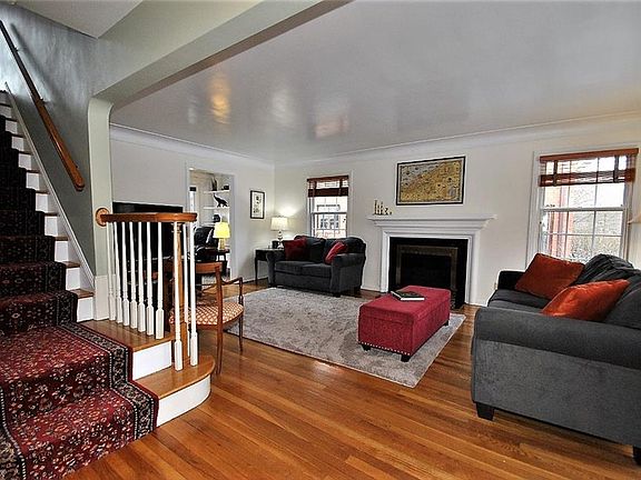 4th image of 3834 Claridge Oval
