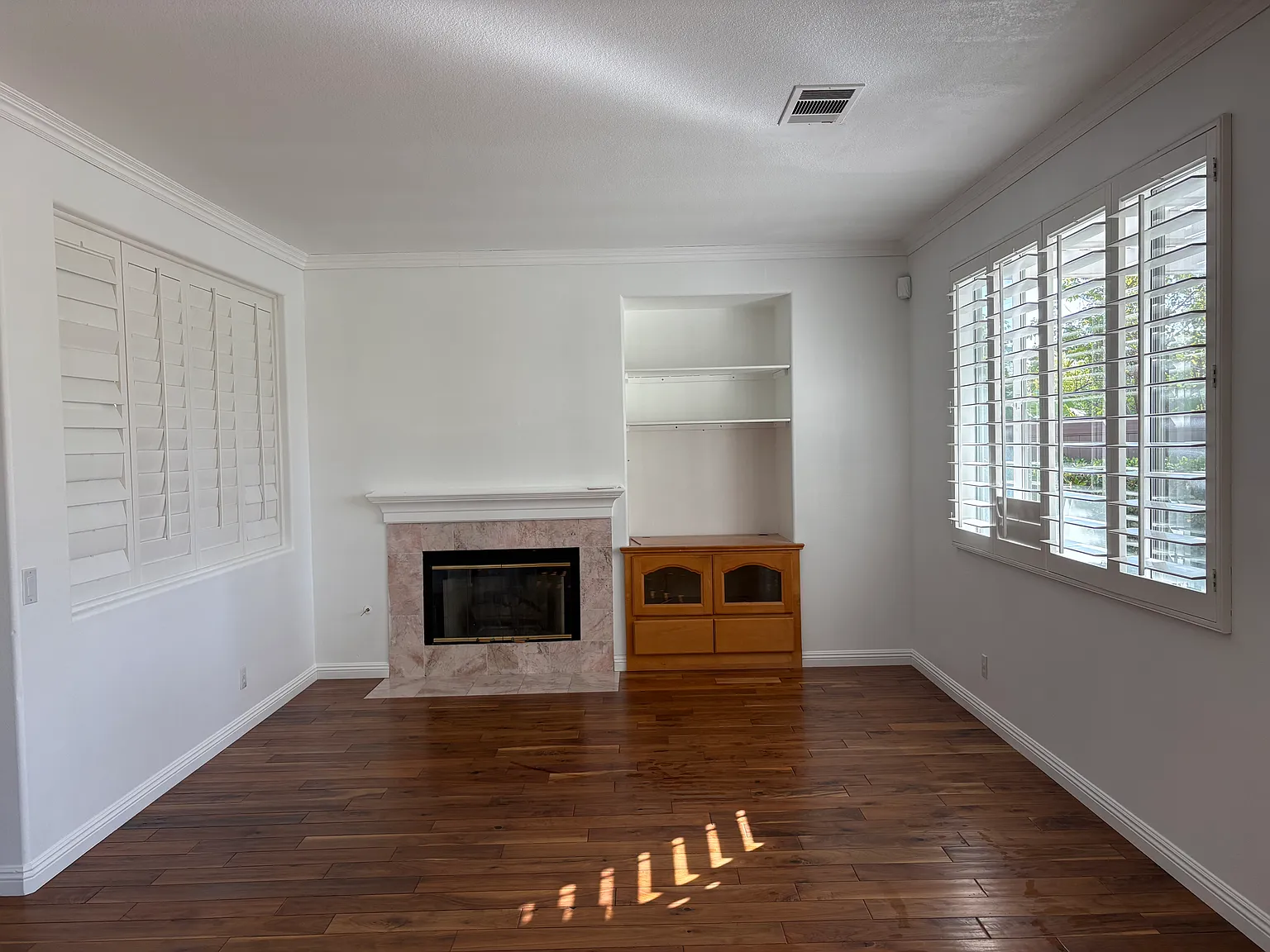 4 bed, 2.5 bath, 2031 sqft, $5,195 — Photo 4