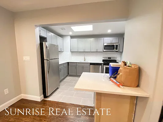 Rented by Sunrise Real Estate | media 13
