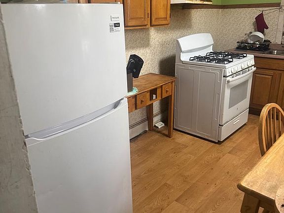 4th image of 2343 Morris St