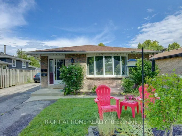 204 Holborn Dr, Kitchener, ON N2A 2E8