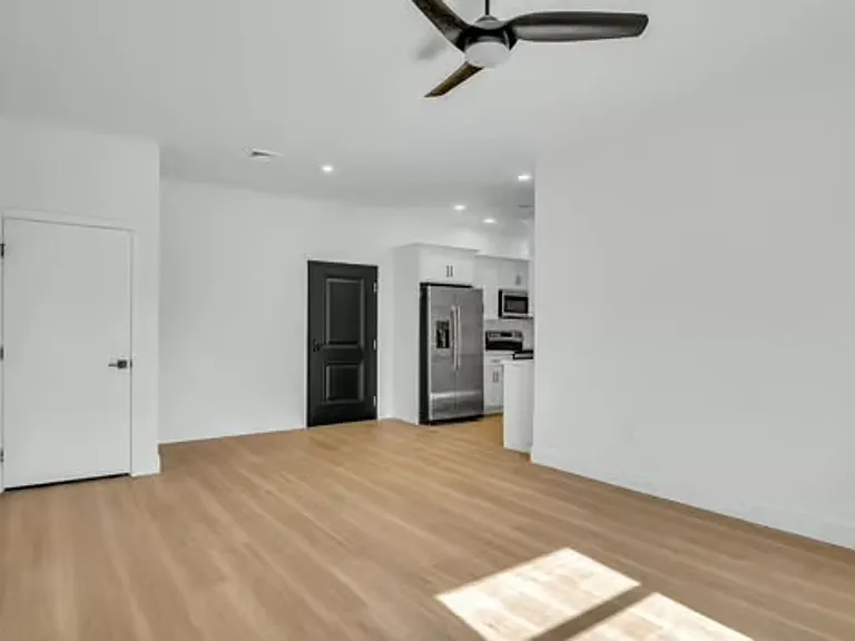 1309 N Bridge St — Photo 18