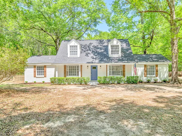 5700 Country Squire Dr, Milton, FL 32570