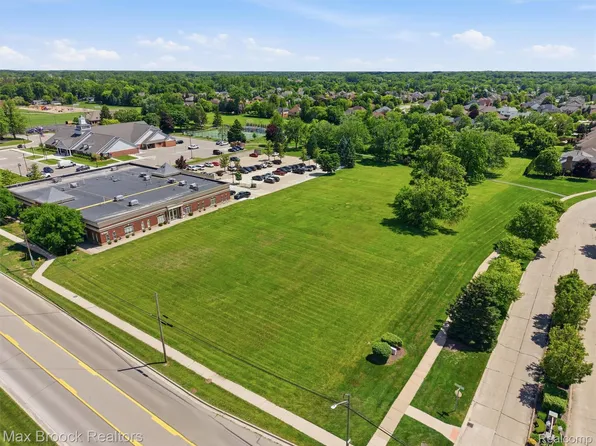 57750 Van Dyke Rd, Washington, MI 48094