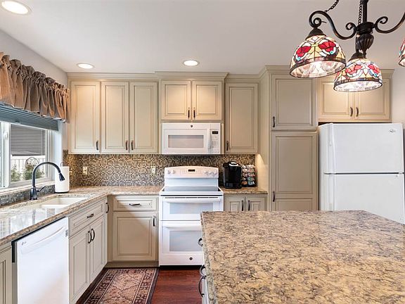 4th image of 24720 E Boone Ln