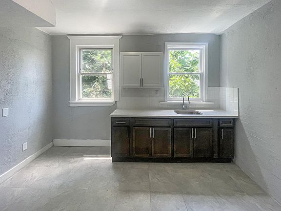 3rd image of 59 N 5th St Floor 2
