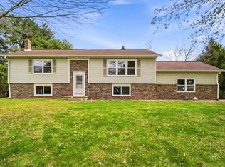 5588 E Brown Rd, Little Suamico, WI 54141