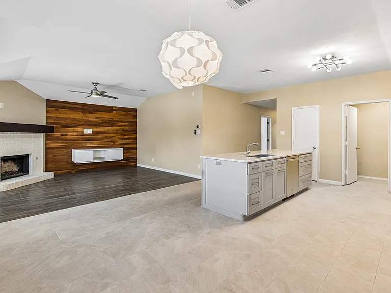 1001 Margaret Dr — Photo 10