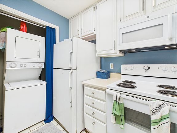 5th image of 806 W 24th St APT 126