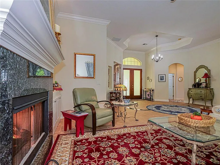 5873 Pine Ridge Cir — Photo 4
