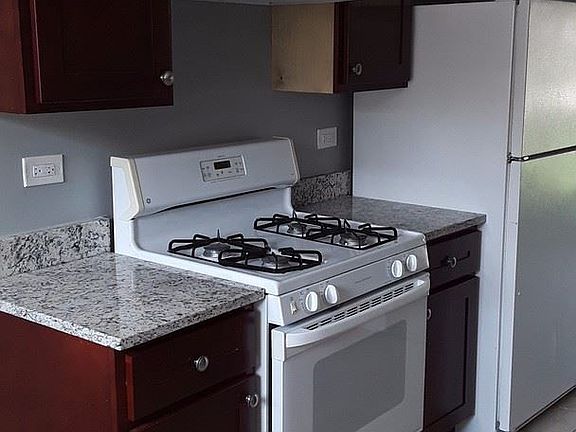3rd image of 1546 Burnham Ave