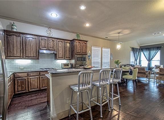 3rd image of 1318 Oak Hill Ln