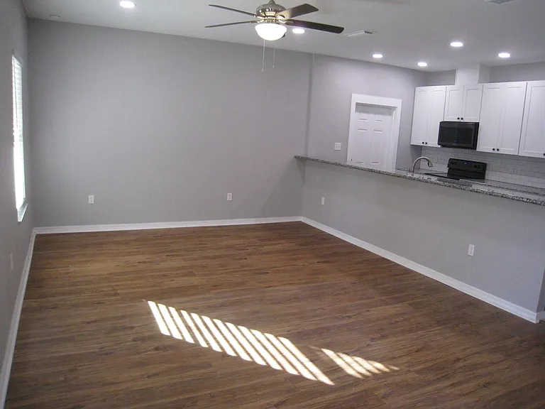 528 SW 6th Pl — Photo 2