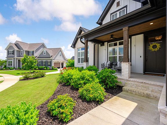 4th image of 547 Clingmans Ln