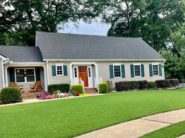 3004 Prestons Station Dr, Hixson, TN 37343