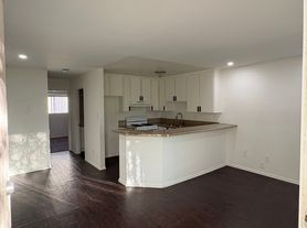 8443 Lindley Ave