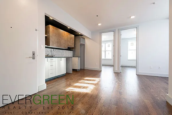 Rented by Evergreen Apartments BK | media 2