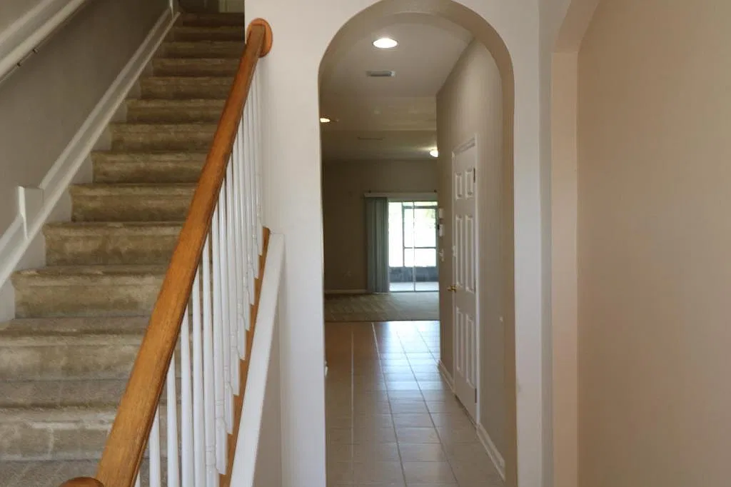 584 Crystal Way — Photo 2