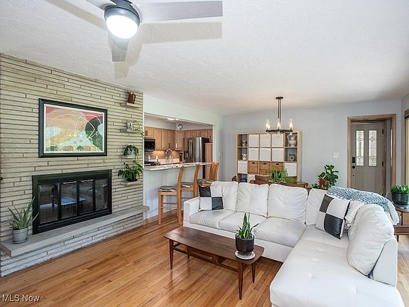 3rd image of 6451 Glenwillow Dr