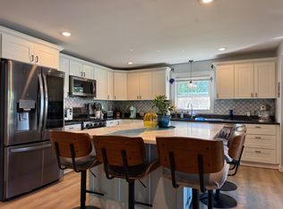 18 E Kerley Corners Rd, Red Hook, NY 12571