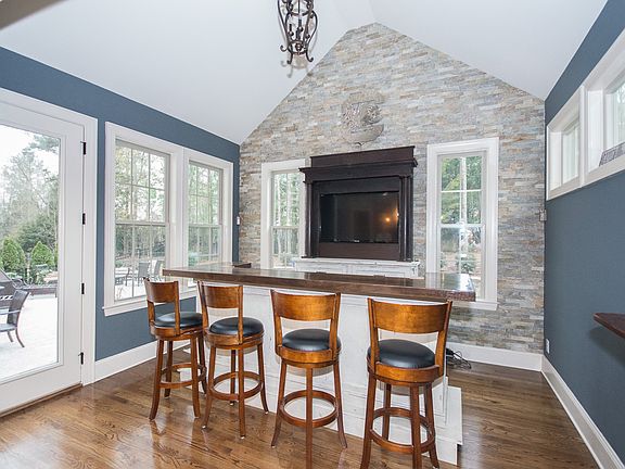 4th image of 6026 Arundale Ln