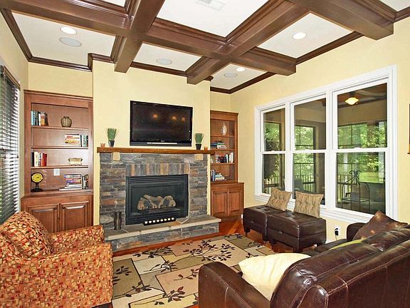 5th image of 267 Thistle Glen Ct