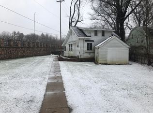 12750 N Shoreland Pkwy, Mequon, WI 53092