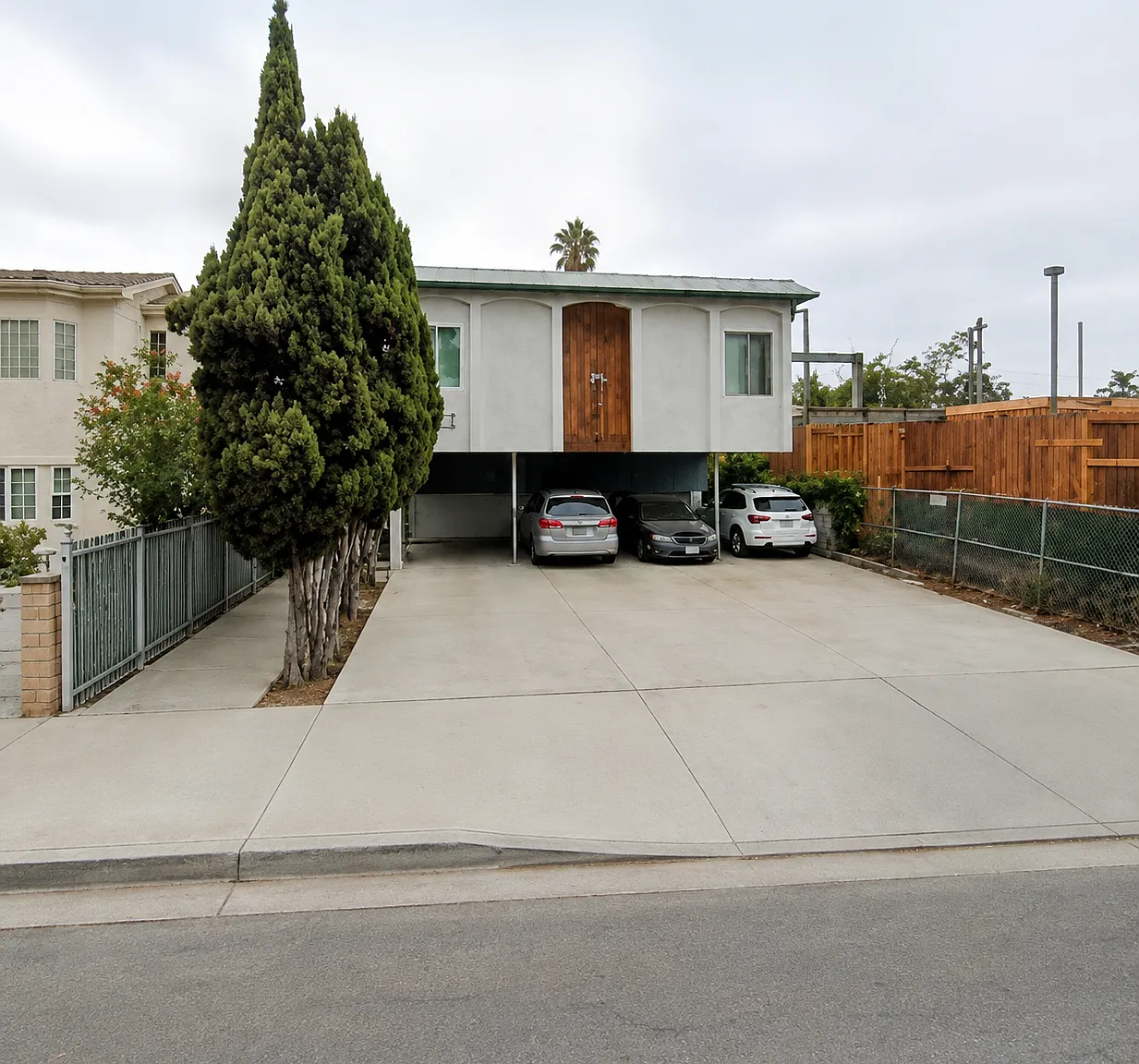 3 bed, 1056 sqft, $3,450 — Photo 1