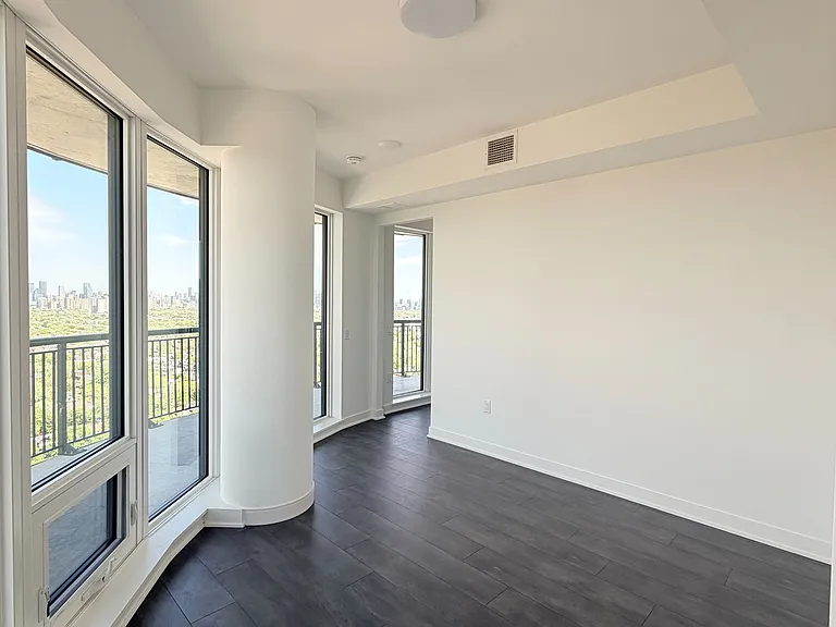 1185 Dupont St #2507 — Photo 33
