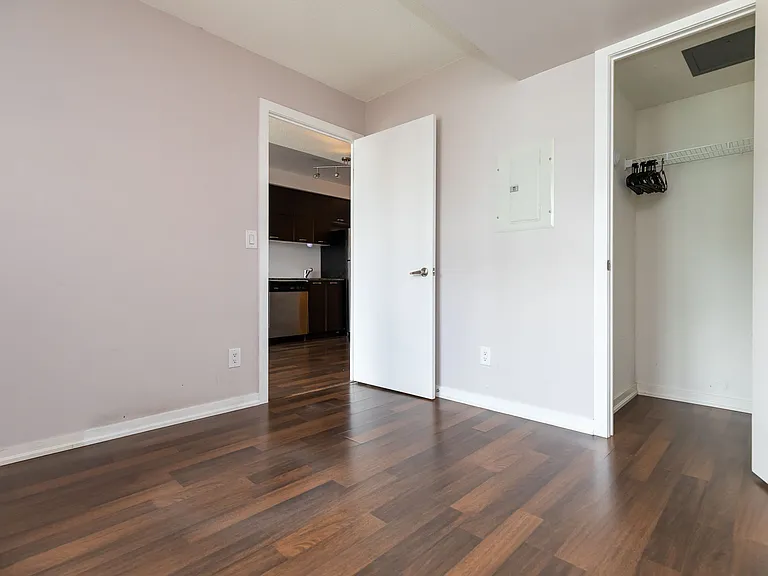 38 Joe Shuster Way — Photo 11