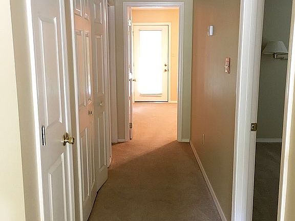 4th image of 413 Saint Charles Ct