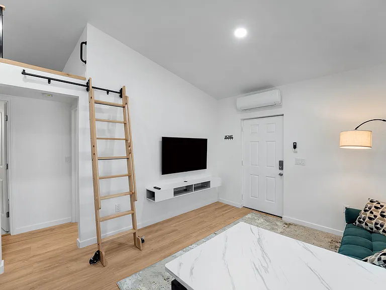 624 Monica Cir #B — Photo 10