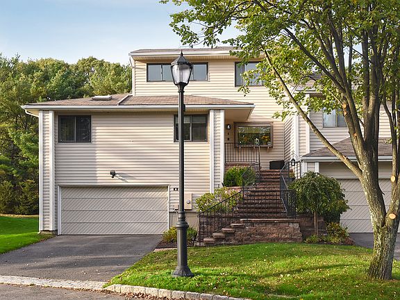 2nd image of 8 Chestnut Ln