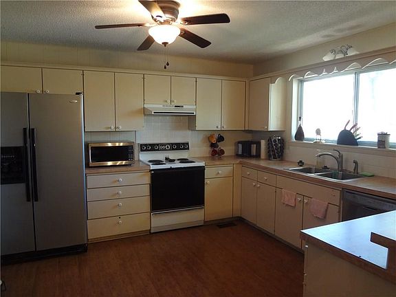 2nd image of 10 Blandford Ln