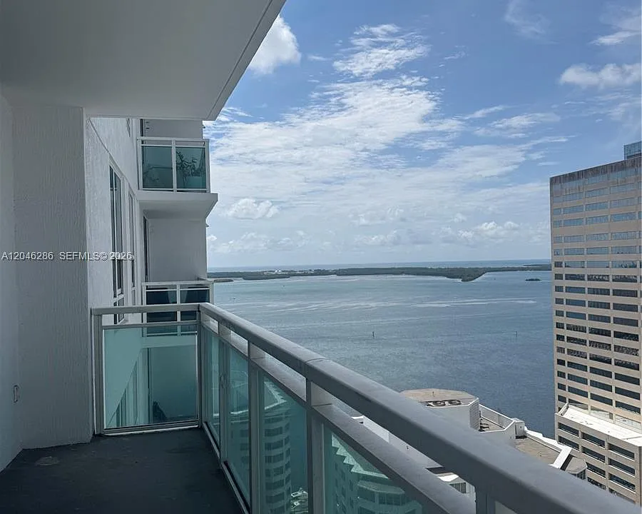 950 Brickell Bay Dr #2907