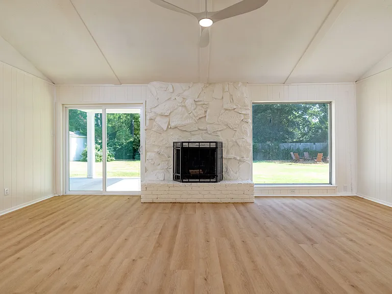 2212 Ridge Ln — Photo 2