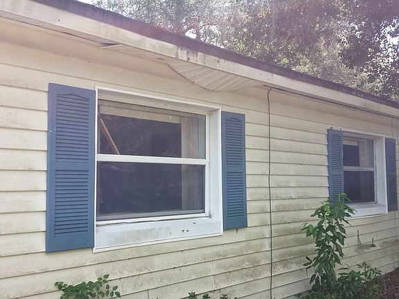 3rd image of 832 Temple Ave