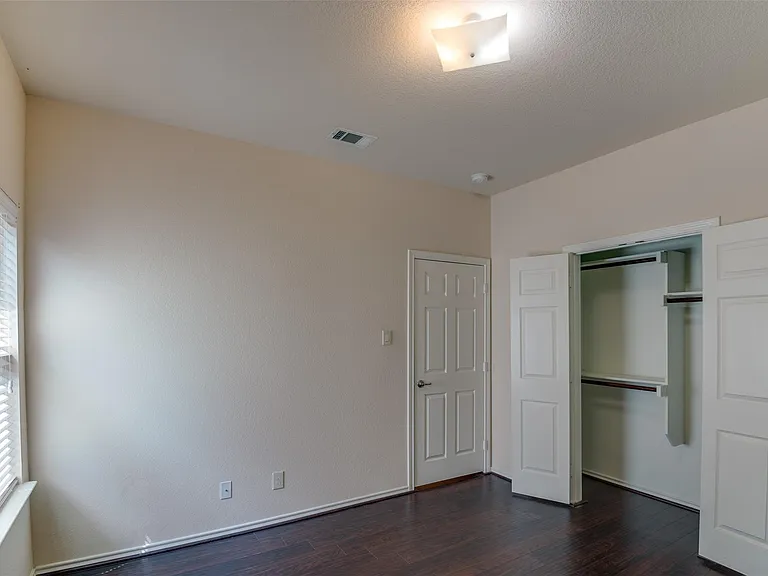 6677 Friendsway Dr — Photo 15