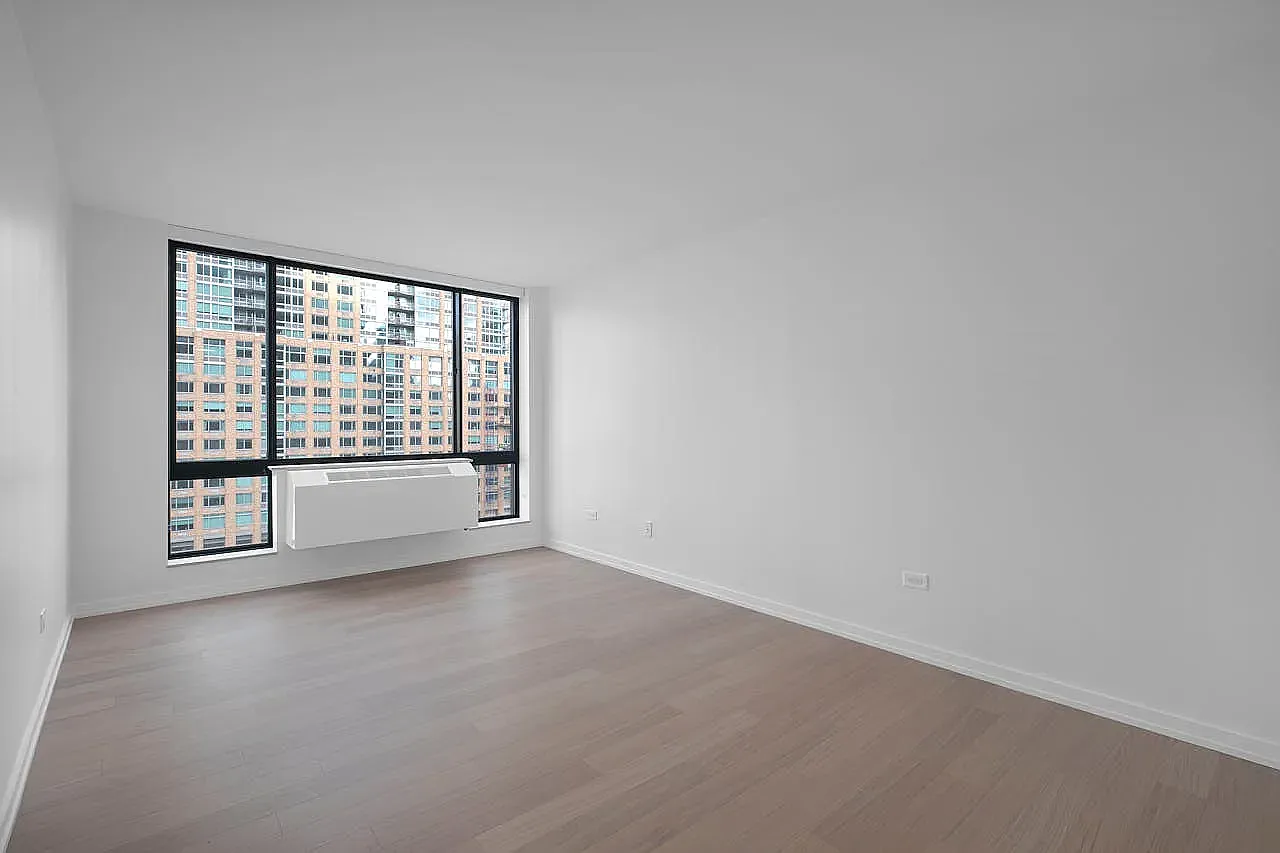 75 West End Avenue — Photo 2