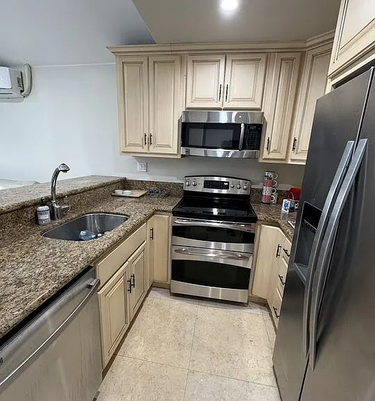 625 N Elm Dr — Photo 11