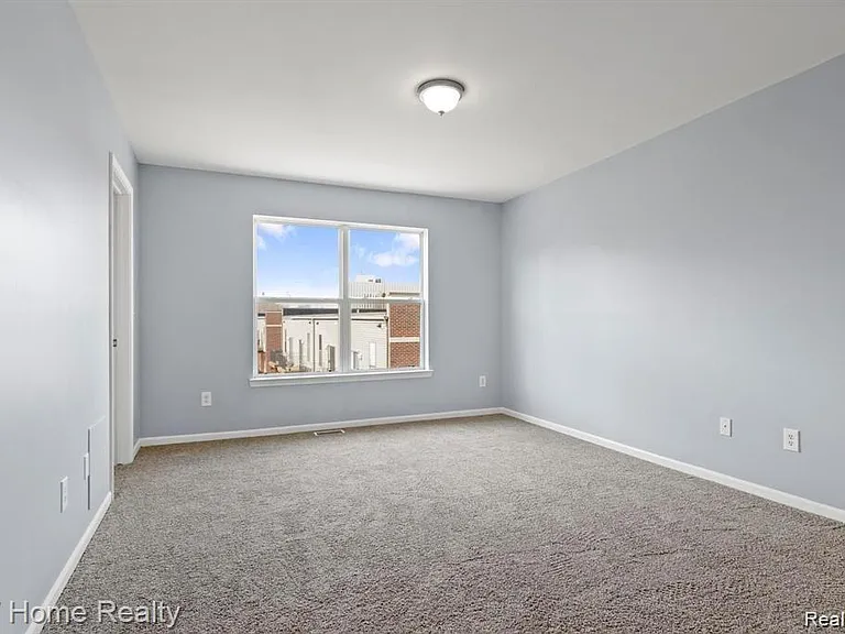 7637 Woodward Ave — Photo 10