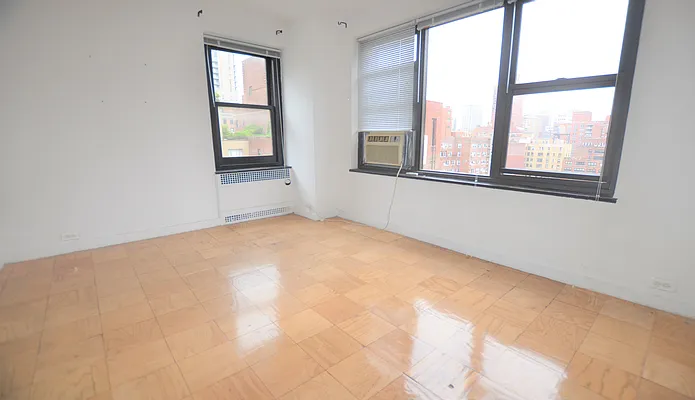 Rented by Manhattan Realty Group | media 19