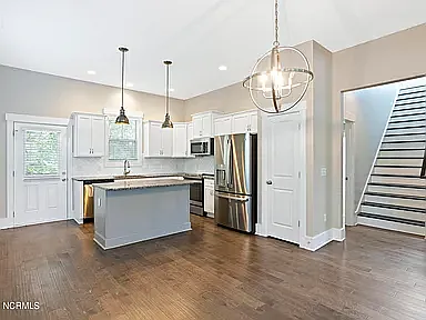 4076 Tamarisk Ln — Photo 12