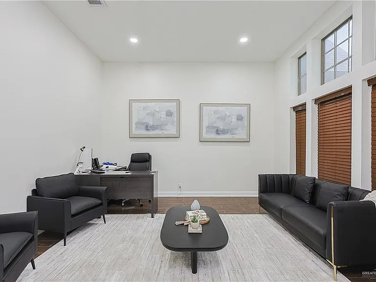 2806 San Eduardo St — Photo 32