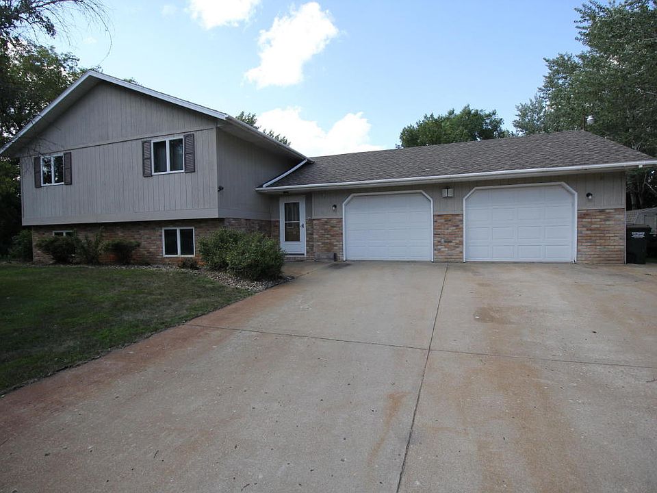 1st image of 2817 Crestwood Dr NE