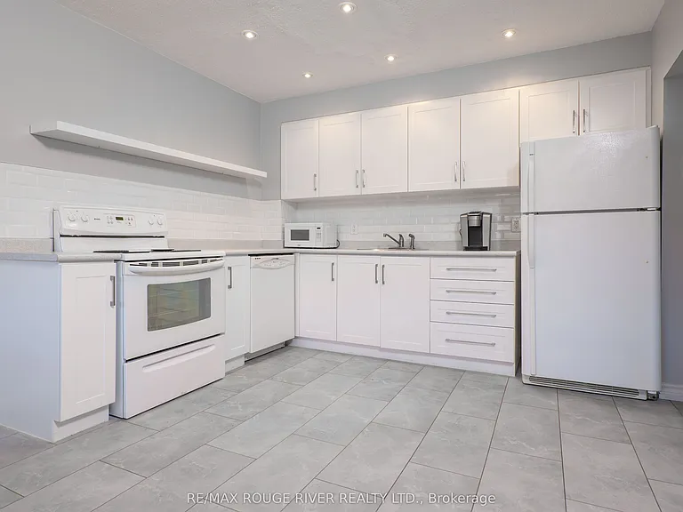 925 Bayly St #27 — Photo 3