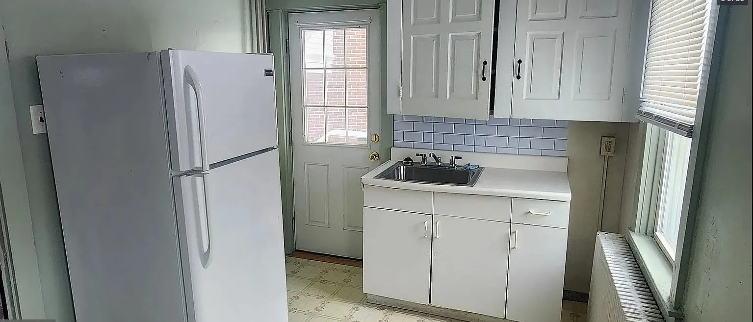 3 bed, 1054 sqft, $1,575 — Photo 3